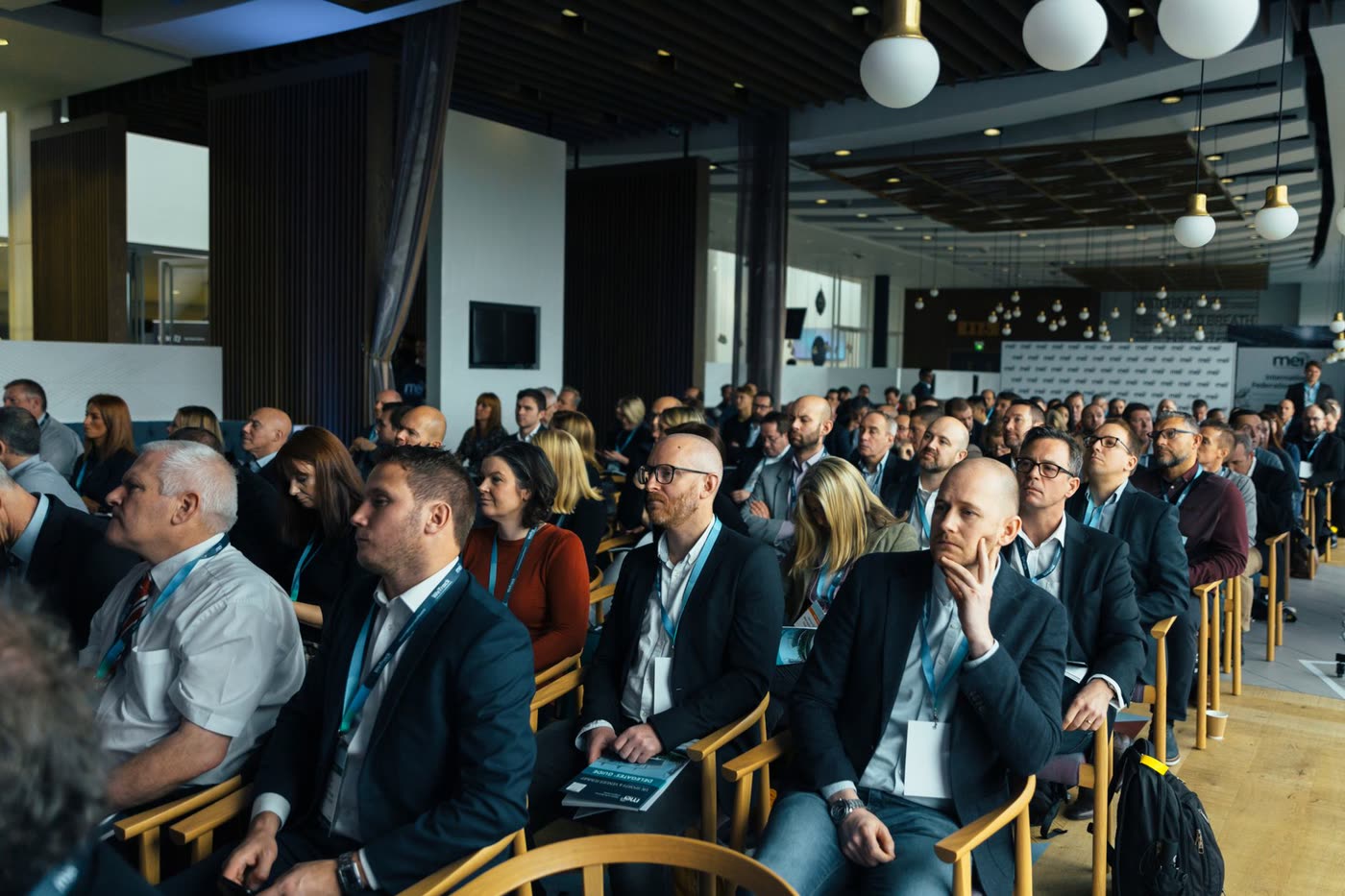 konferencia — publikum